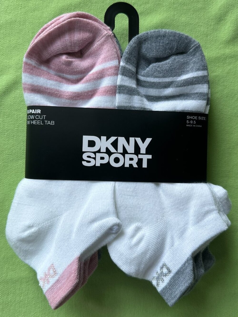 DKNY WOMEN'S 8-PK. LOW CUT SOCKS W/HEEL TAB:NWT WHITE W/PINK, BLUE, GREY